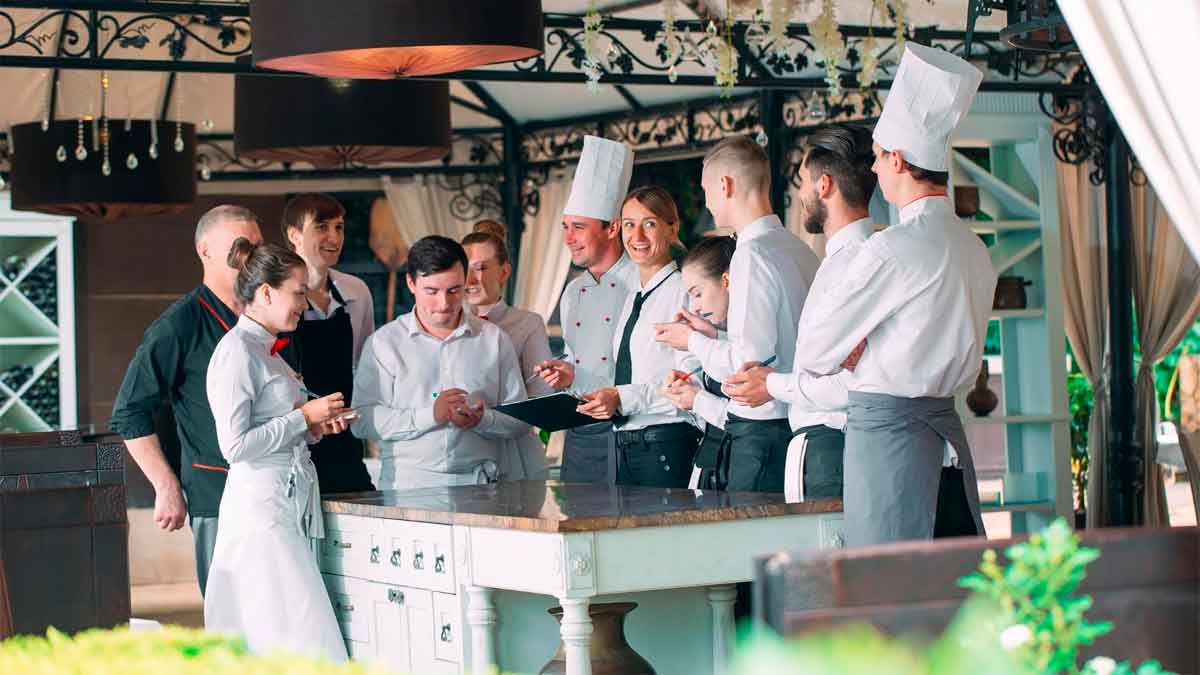 Urge contratar personal cocina sala limpieza para trabajar restaurante internacional La Moraleja Madrid