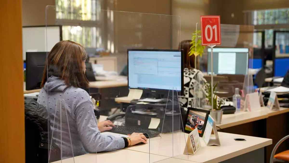 SEPE publica 2.312 ofertas de empleo para trabajar en el sector administrativo.