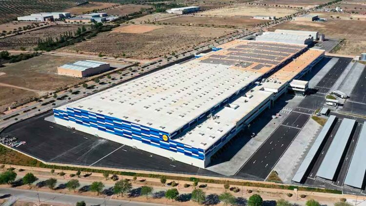 Lidl anuncia la nueva apertura de su centro logístico de Martorell y publica ofertas de empleo.