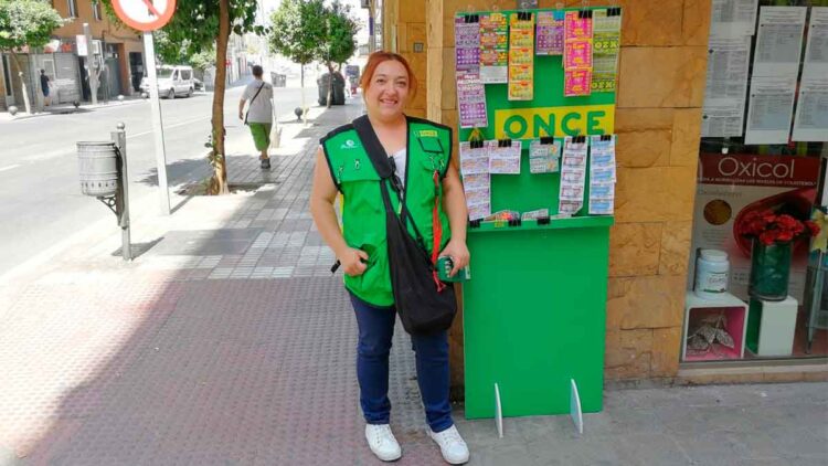 personas jaen trabajar vendiendo productos loteria once