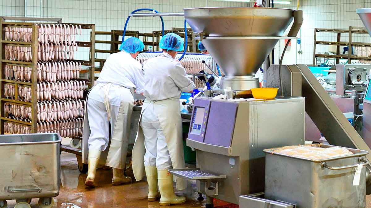 Adecco anuncia una oferta de empleo para una fábrica agroalimentaria.