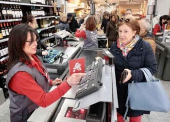 Sueldo de 1.666 euros: Alcampo necesita trabajadores para cubrir 245 puestos de trabajo.