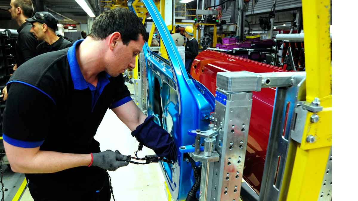 Alemania busca trabajadores para fábrica de coches con sueldos de 3.100 euros.