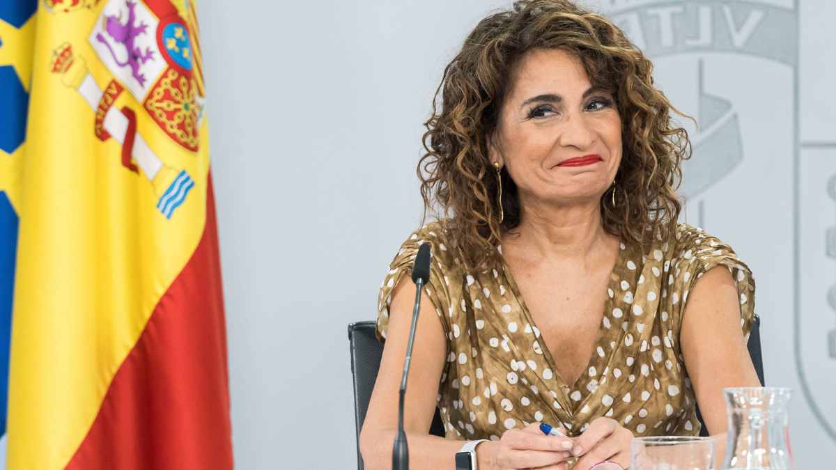 Representante gubernamental en rueda de prensa sobre el cheque familiar de 2.400 euros de Hacienda