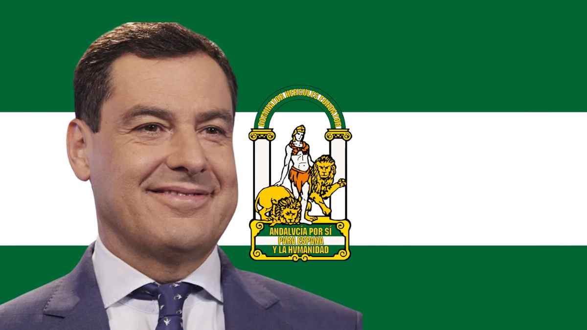 Juanma Moreno presidente de la Junta de Andalucía con la bandera andaluza de fondo anunciando la nueva ayuda RMISA