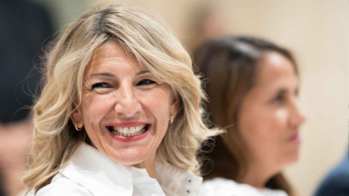 Yolanda Díaz sonríe durante un acto del Gobierno sobre la ayuda de 200 euros por hijo