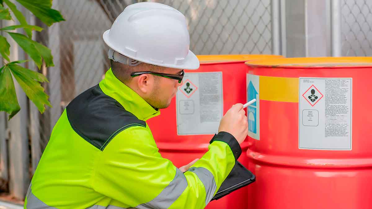 Curso gratis de Seguridad en el almacén de productos químicos.