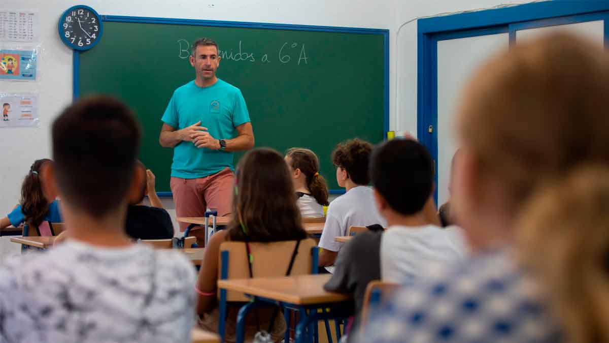 eres profesor estas suerte firma acuerdo para reduccion horas lectivas incorporacion 850 nuevos maestros