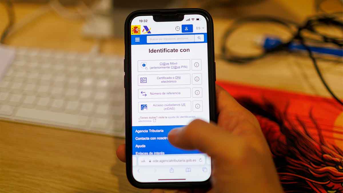 Documentación y cómo pedir cita para hacer la declaración de la Renta por telefóno.