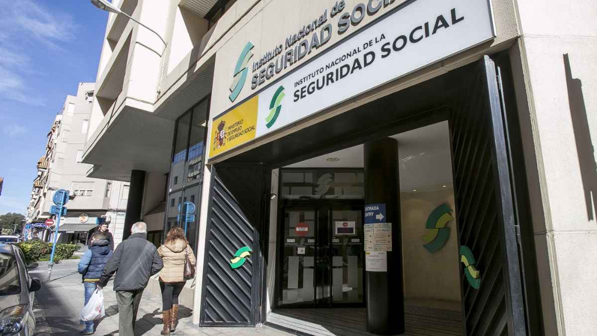 seguridad social negaba conceden incapacidad permanente trabajador intento quitarse vida tres veces