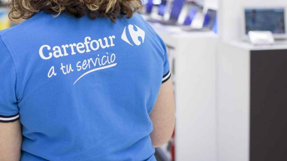 Trabajadora despedida de Carrefour Alma (Rennes) protesta a un año de su jubilación