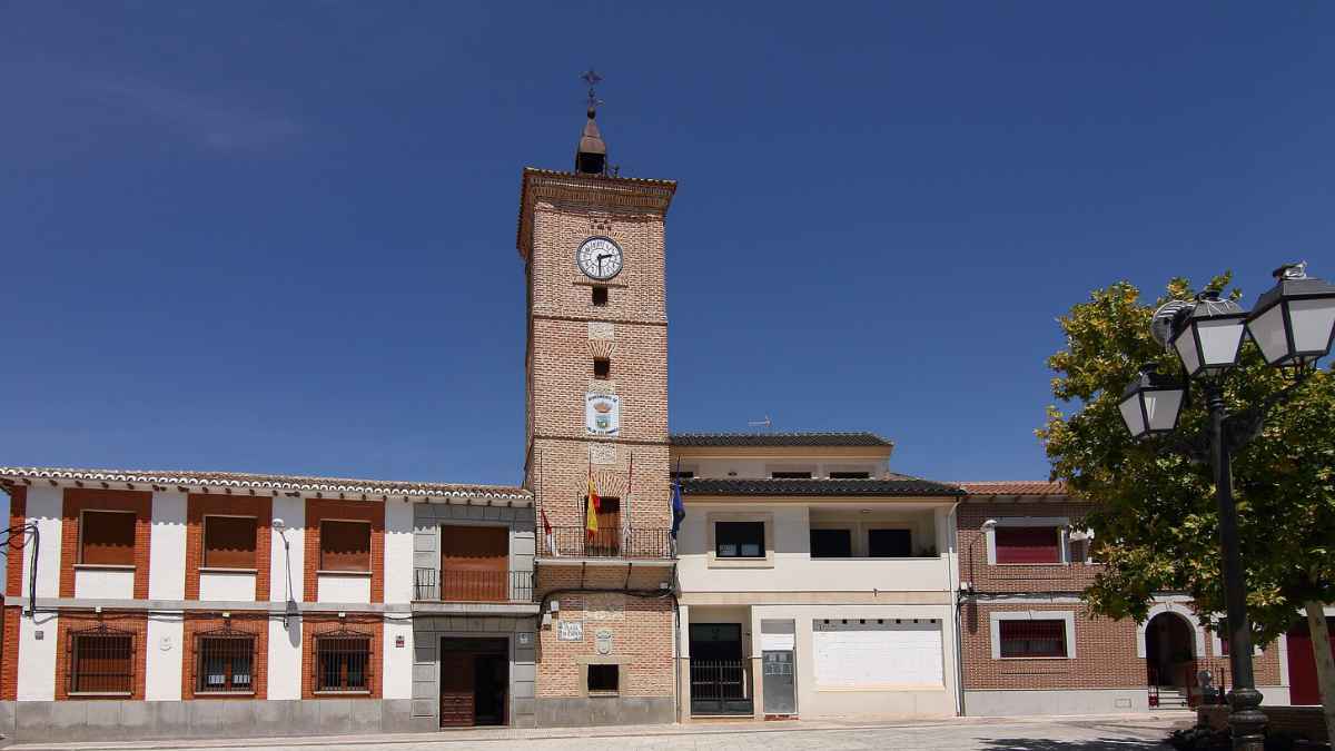 Ayuntamiento de Santo Domingo-Caudilla, pueblo de Toledo con casas por 30 000 euros cerca de Madrid