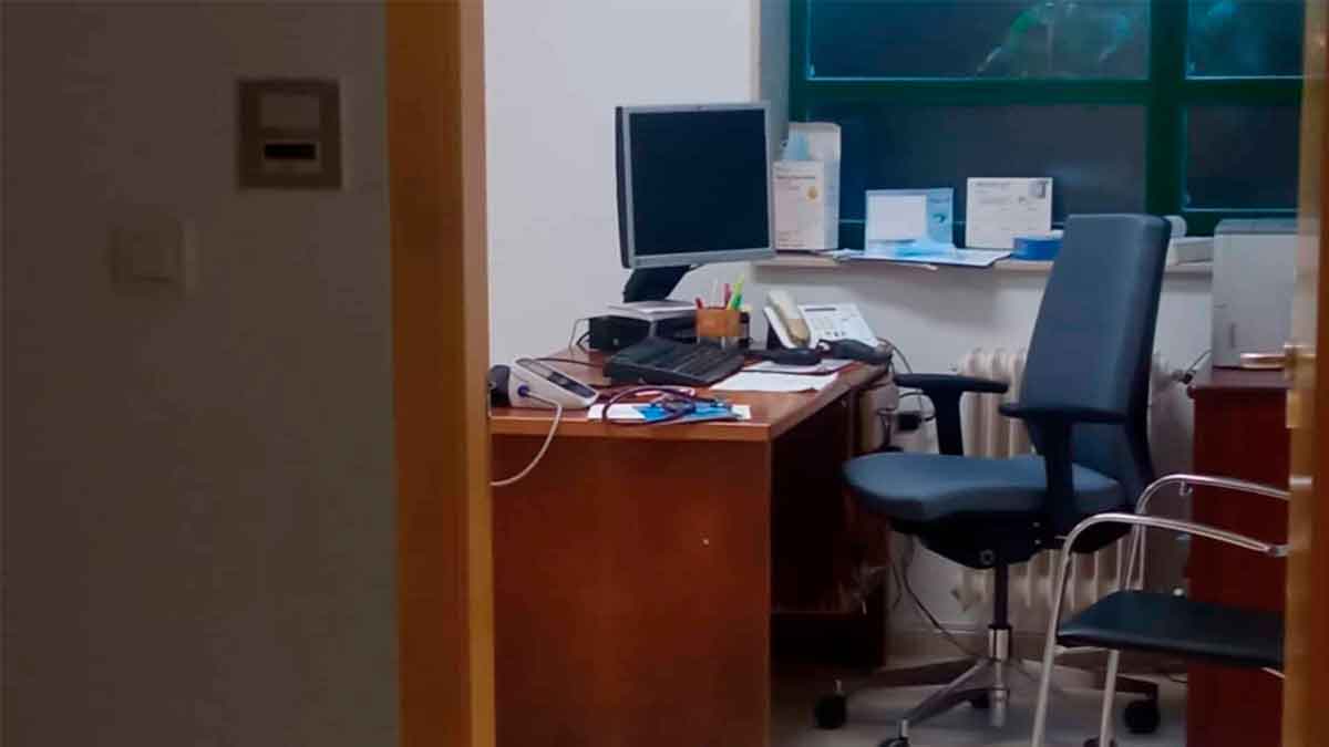 caso funcionario fantasma 6 anos sin ir trabajar encima iban dar premio por labor