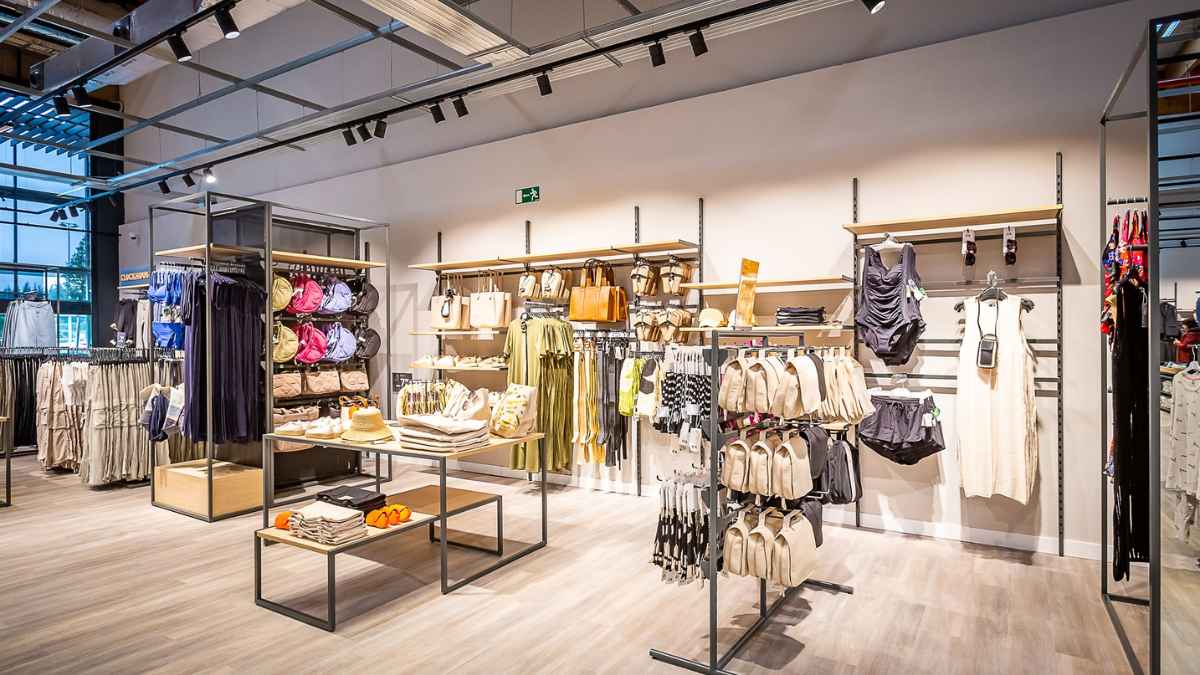 Interior de una tienda C&A en Francia antes del cierre de 24 locales que afecta a 300 empleados