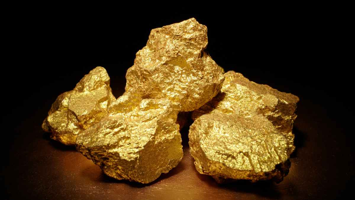 Pepitas de oro de 22 quilates extraídas de dispositivos electrónicos reciclados