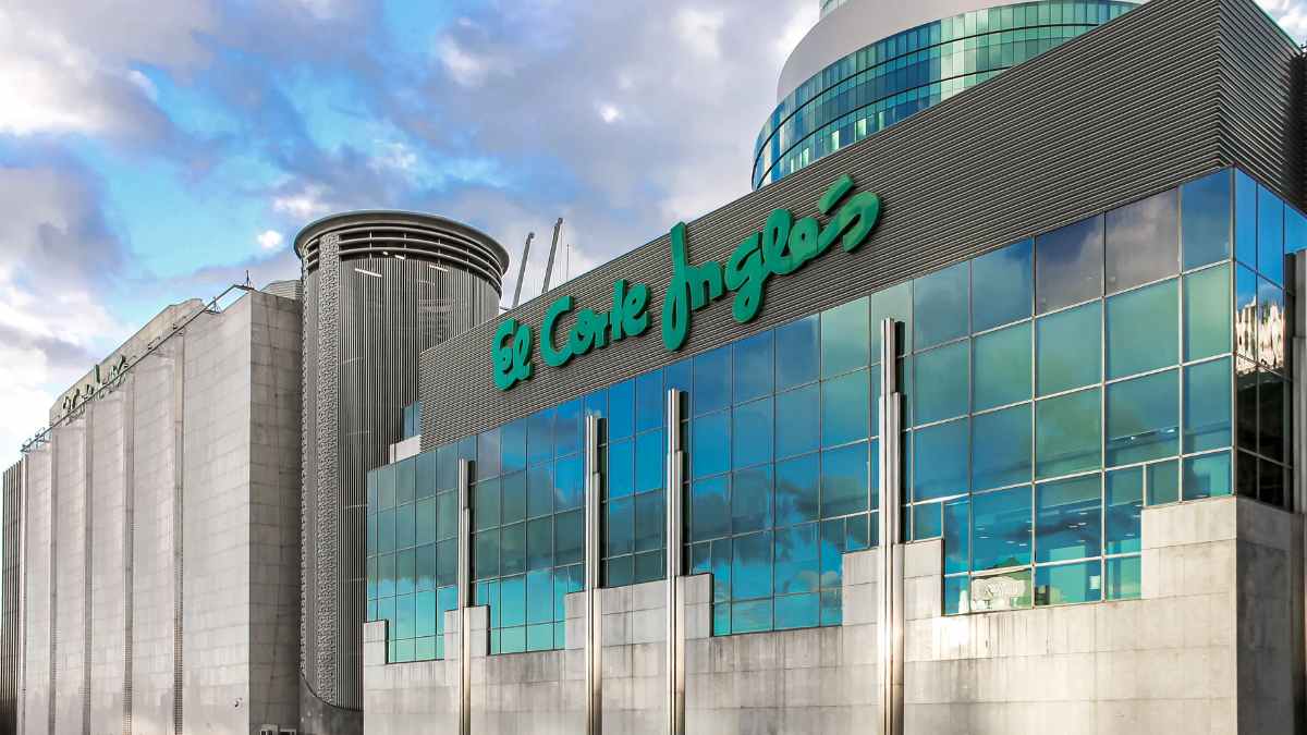Fachada de El Corte Inglés en Madrid antes del cierre de dos centros comerciales