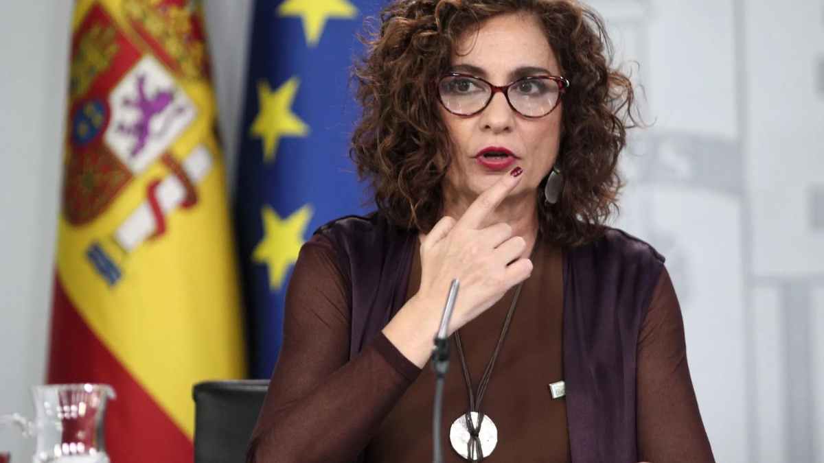 La ministra de Hacienda, María Jesús Montero, anunciando deducciones de cuotas gimnasio y colegio en la Renta 2024-25