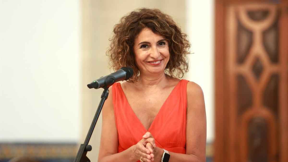Ministra de Hacienda explica las devoluciones de 400 a 900 euros en la Renta 2025