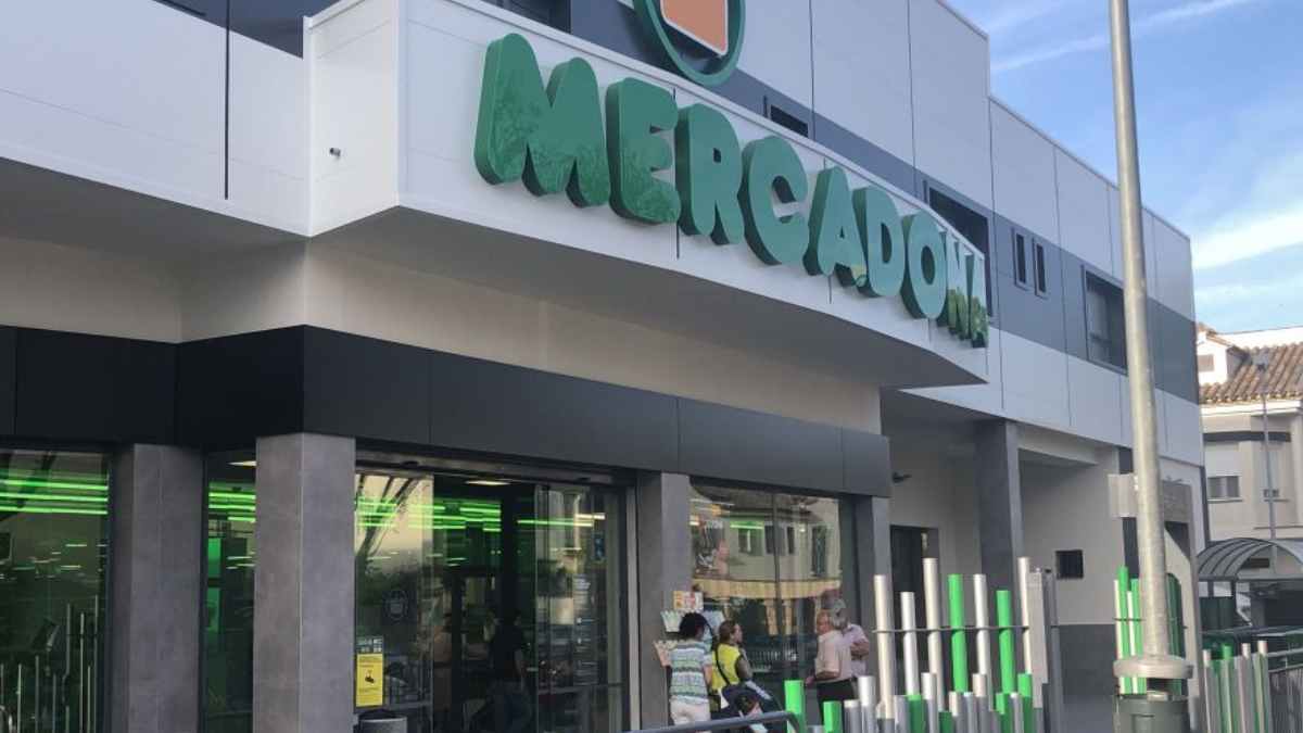 Fachada de un supermercado Mercadona