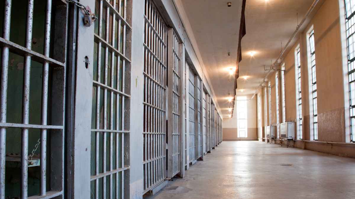 Pasillo de celdas en la cárcel de Herrera de la Mancha donde fue despedido un preso bibliotecario por dar positivo en cannabis