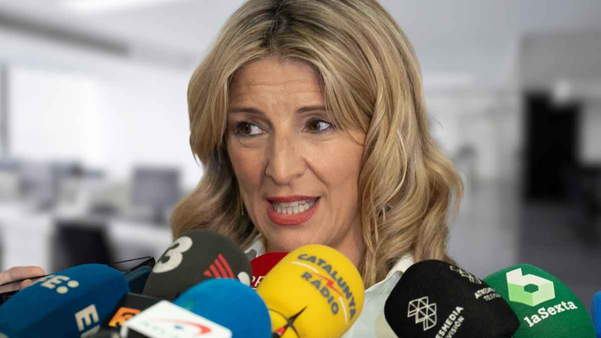 Portavoz del SEPE en rueda de prensa explicando compatibilizar paro con sueldo inferior a 1350 euros