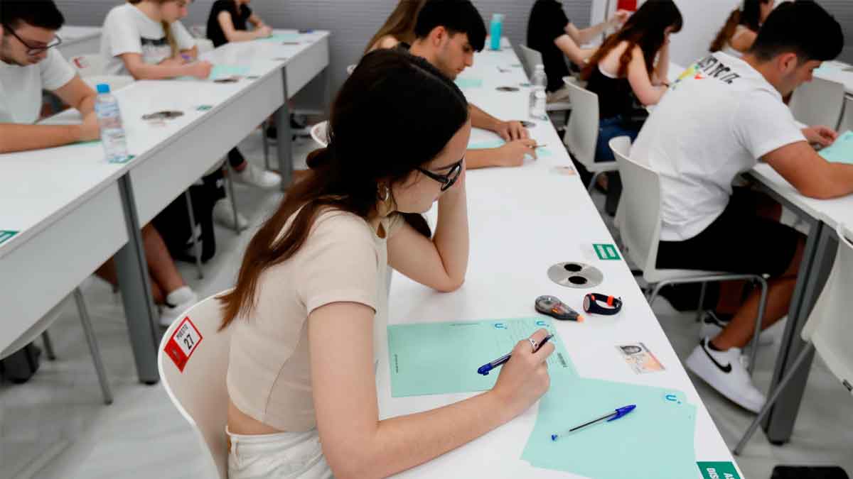 Solicitar Beca Bachillerato para próximo curso requisitos novidades