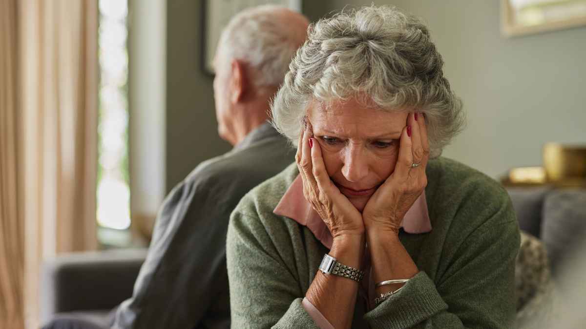 Trabajadora de 68 años preocupada tras perder la pensión de jubilación de la Seguridad Social por no cumplir la carencia específica