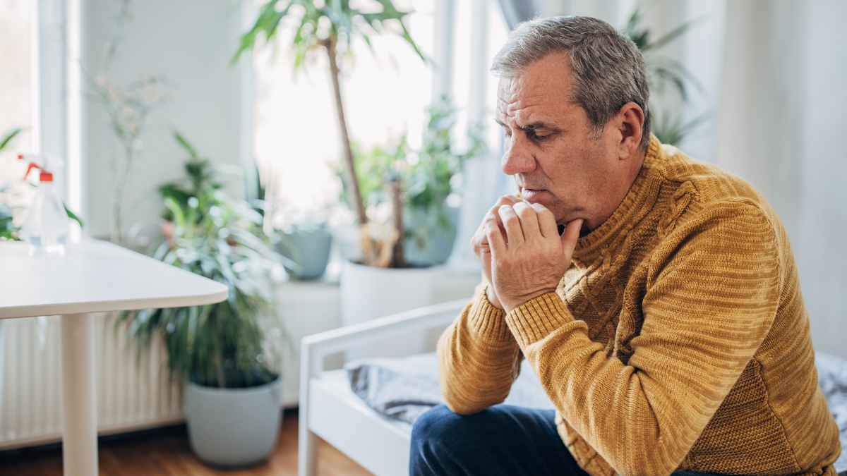 Hombre jubilado preocupado por la reducción del 13 % de su pensión tras 52 años cotizados