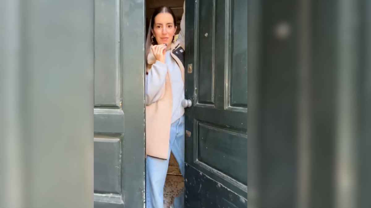 Eva Evarista, Joven tiktoker abre la puerta de una casa centenaria en Sevilla en plena reforma