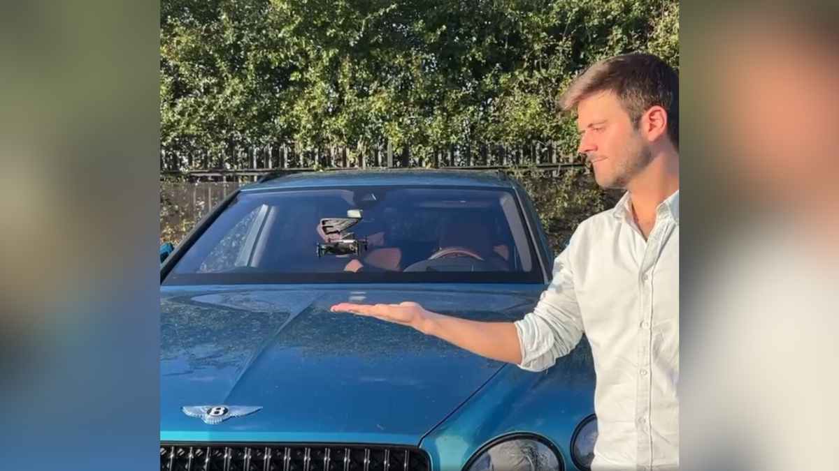 Ingeniero español muestra el Flying B de Bentley convertido en dron volador sobre el capó de un Bentley azul