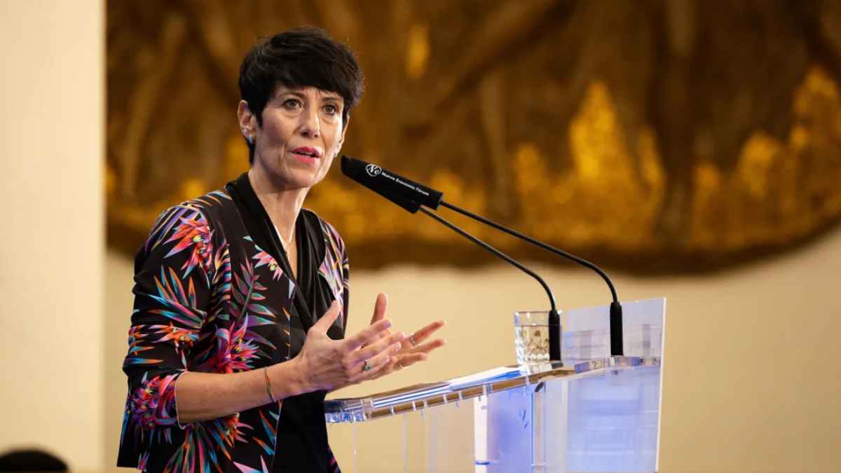 Elma Saiz, ministra de la Seguridad Social, explicando la penalización por jubilación anticipada de hasta el 21 %