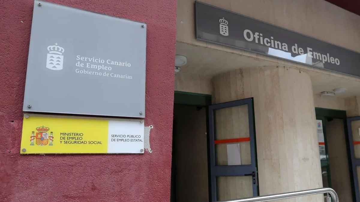 Entrada de una oficina del SEPE en Canarias donde se gestionan prestaciones por desempleo