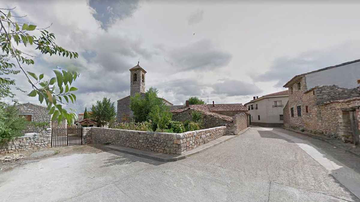 Describe fielmente el contenido visual con las palabras clave relevantes (Almadrones, casa gratis, 1600 euros mensuales).
