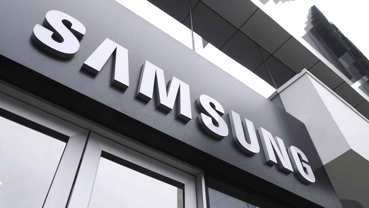 Logo de Samsung en edificio corporativo, asociado a la propuesta de 69 horas semanales para ganar competitividad tecnológica