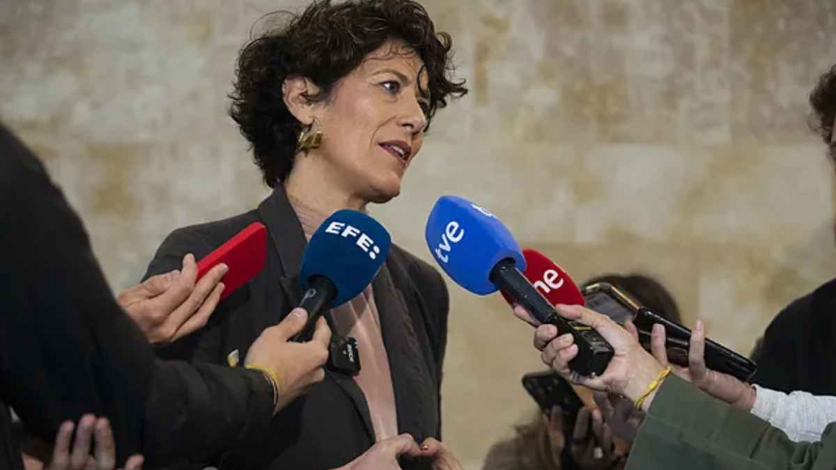 Elma Saiz, ministra de la Seguridad Social, habla a la prensa sobre convenios especiales para cotizar sin trabajar