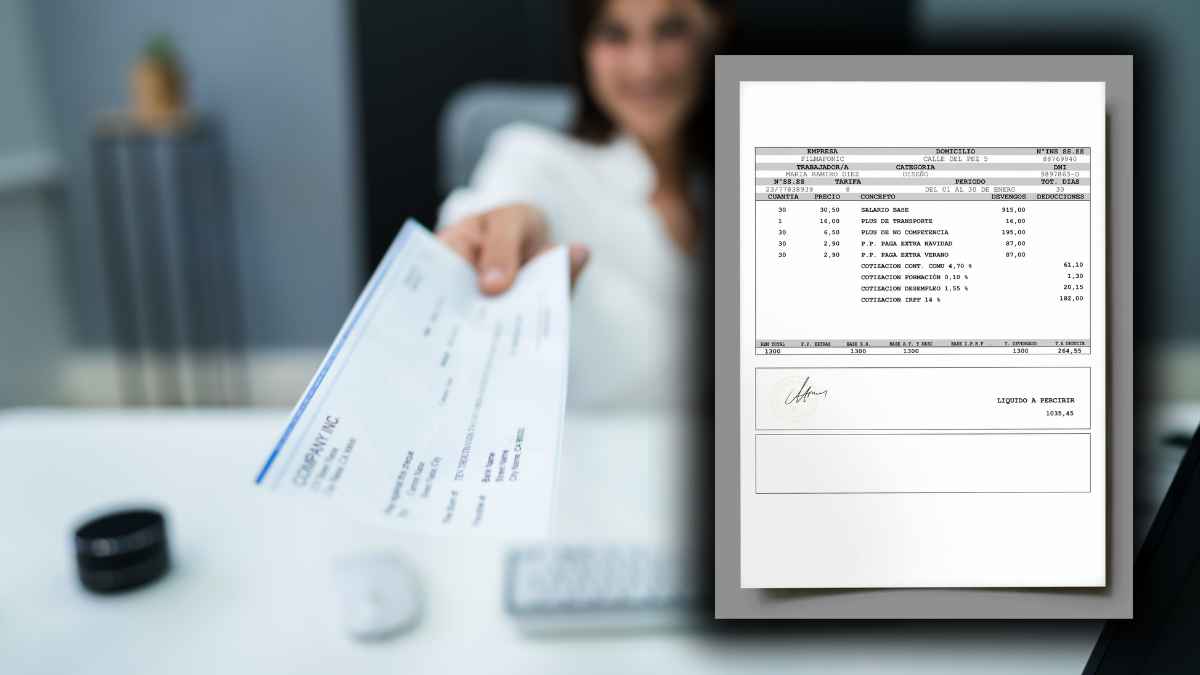 Empleada entregando una nómina o cheque salarial con imagen detallada del recibo de sueldo.