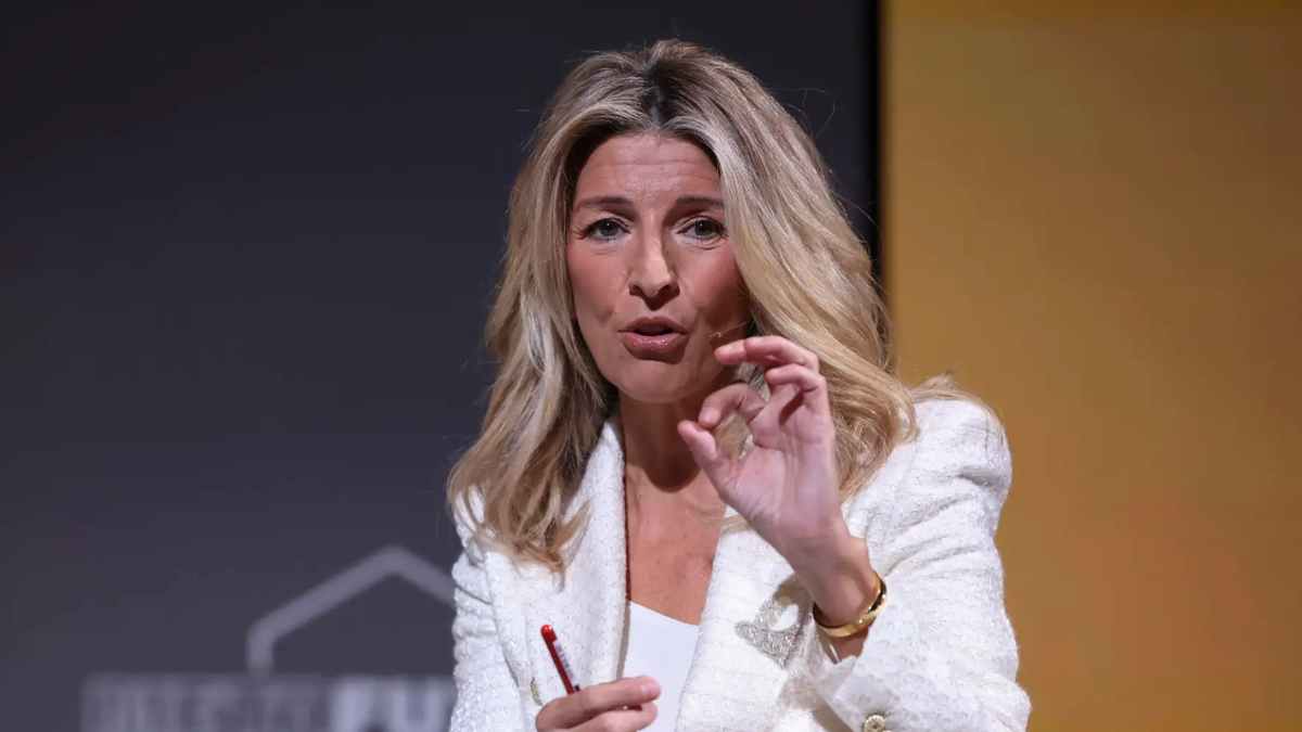Yolanda Díaz, ministra de Trabajo, explicando que el SEPE eliminará el subsidio a desempleados que no acudan a entrevistas ni acepten ofertas de empleo