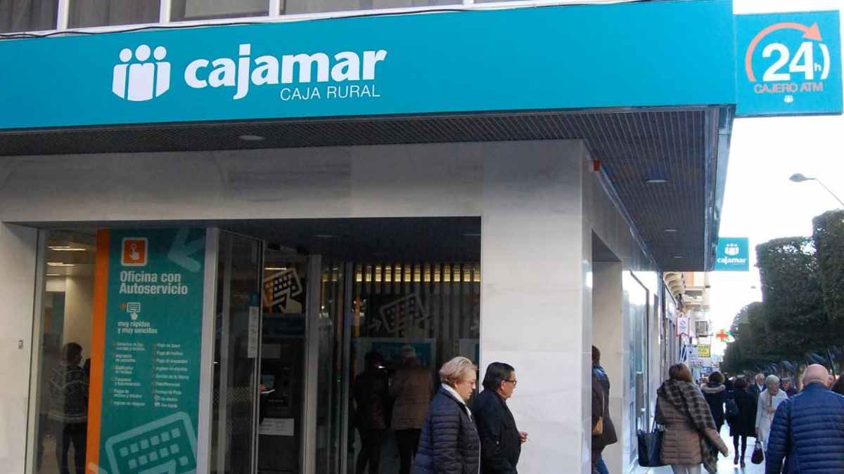 Sucursal de Cajamar en Murcia, escenario del despido por falsificación y desvío de 6.900 euros