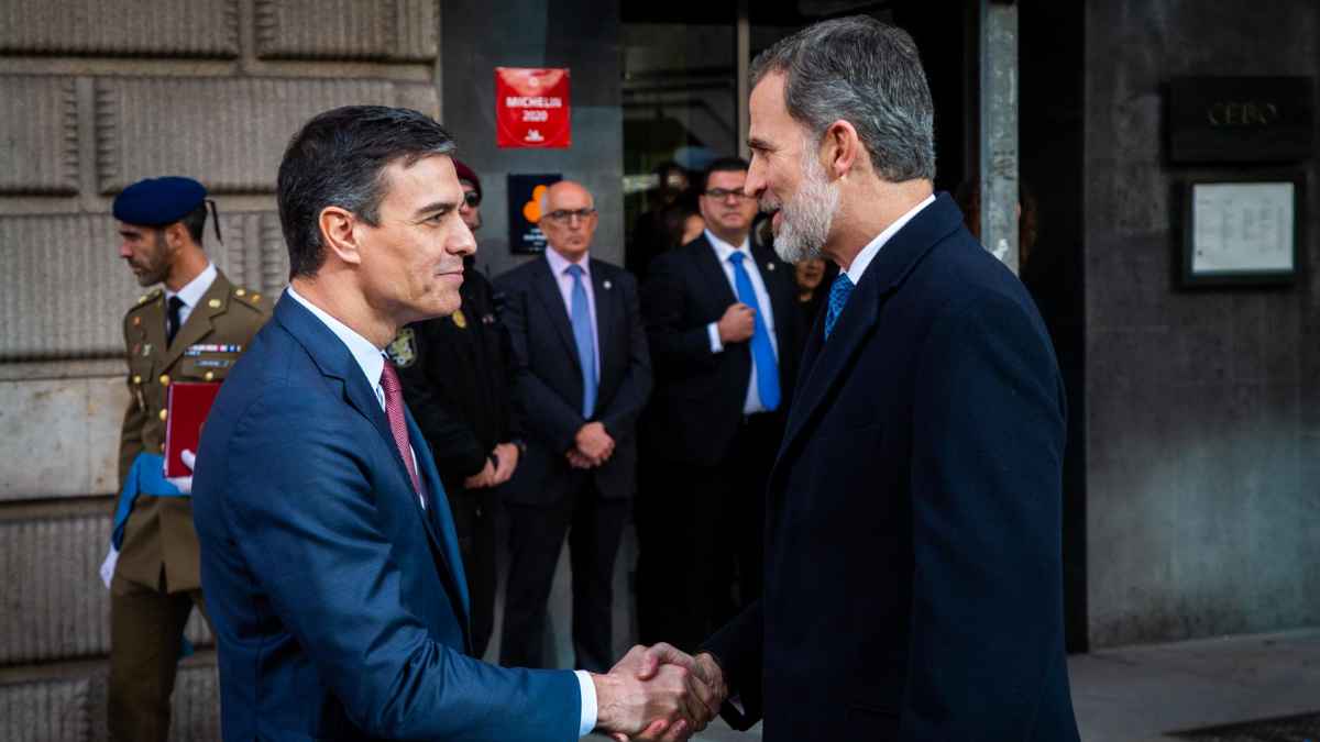 Pedro Sánchez anuncia la ampliación de la pensión de orfandad para mayores de 52 años junto al rey Felipe VI