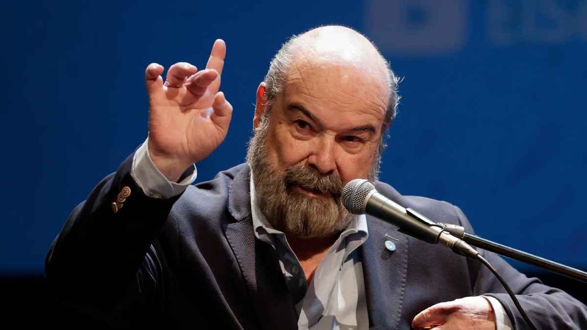 Antonio Resines explicando cómo jubilarse cobrando dos pensiones