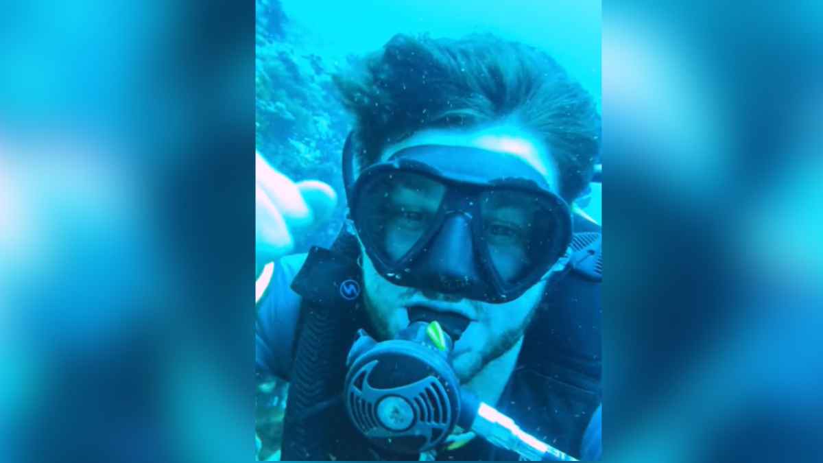 Buzo explorando el fondo marino frente a Barcelona entre vida marina y restos de basura