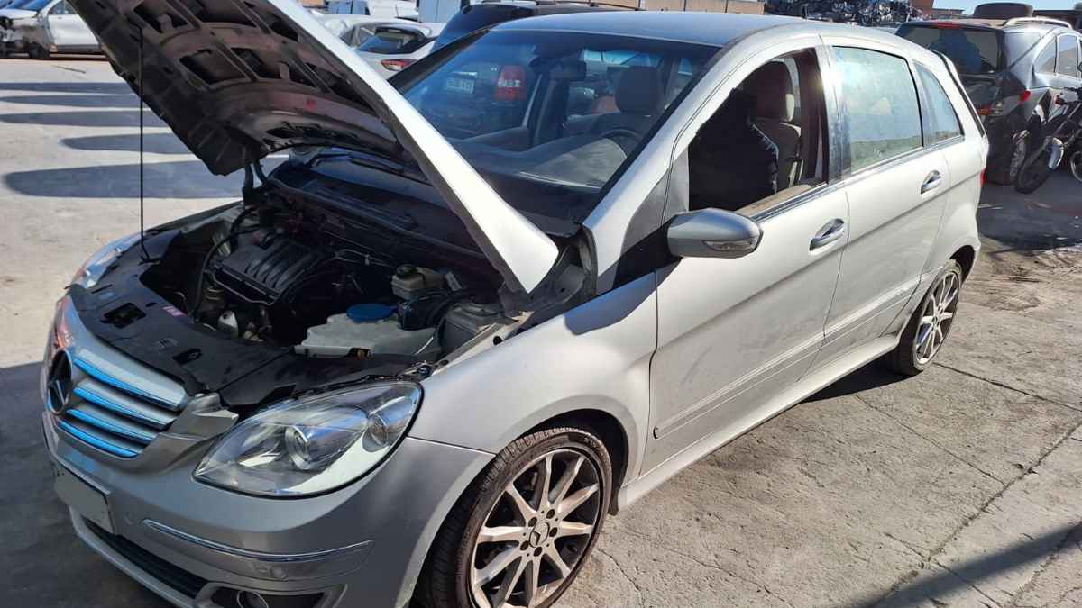 Mercedes accidentado en un desguace de Logroño donde se encontraron caramelos