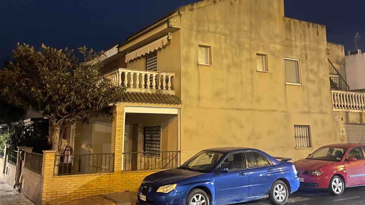 Chalet en venta en Punta Umbría (Huelva), con cuatro dormitorios y dos baños cerca de la playa por 165.000 euros.