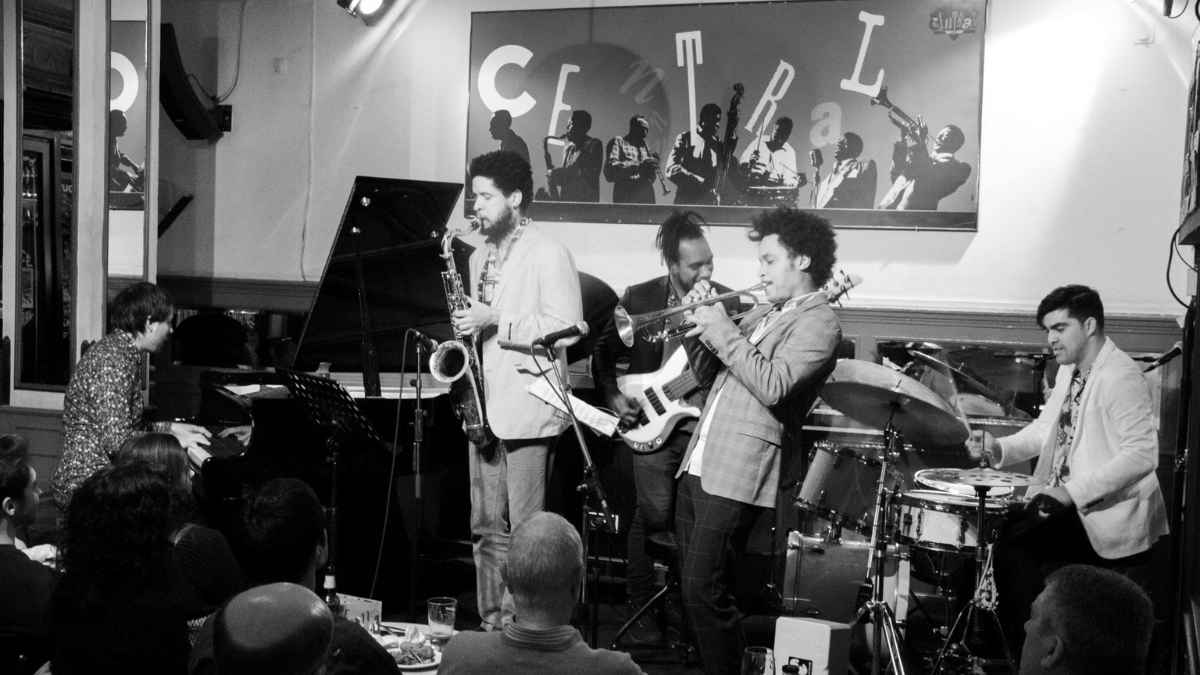 Banda tocando jazz en Café Central Madrid antes del cierre definitivo