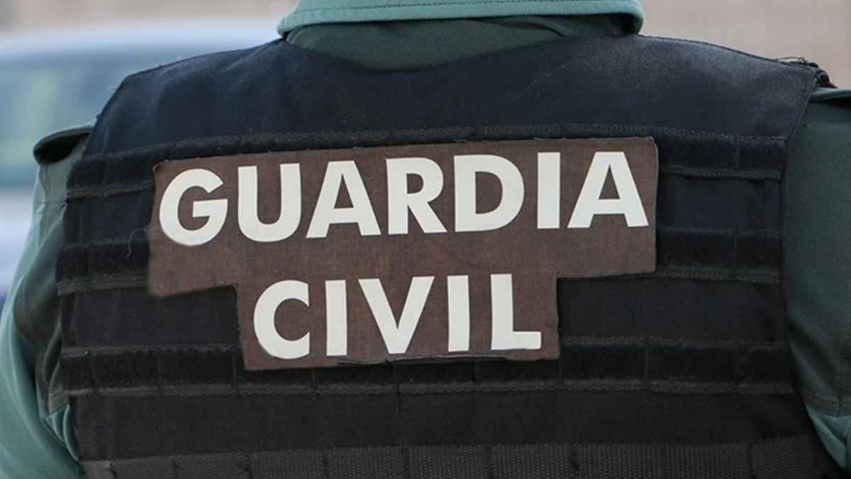 Agente de la Guardia Civil alerta sobre cómo evitar fraudes con promesas de ganancias rápidas en Instagram