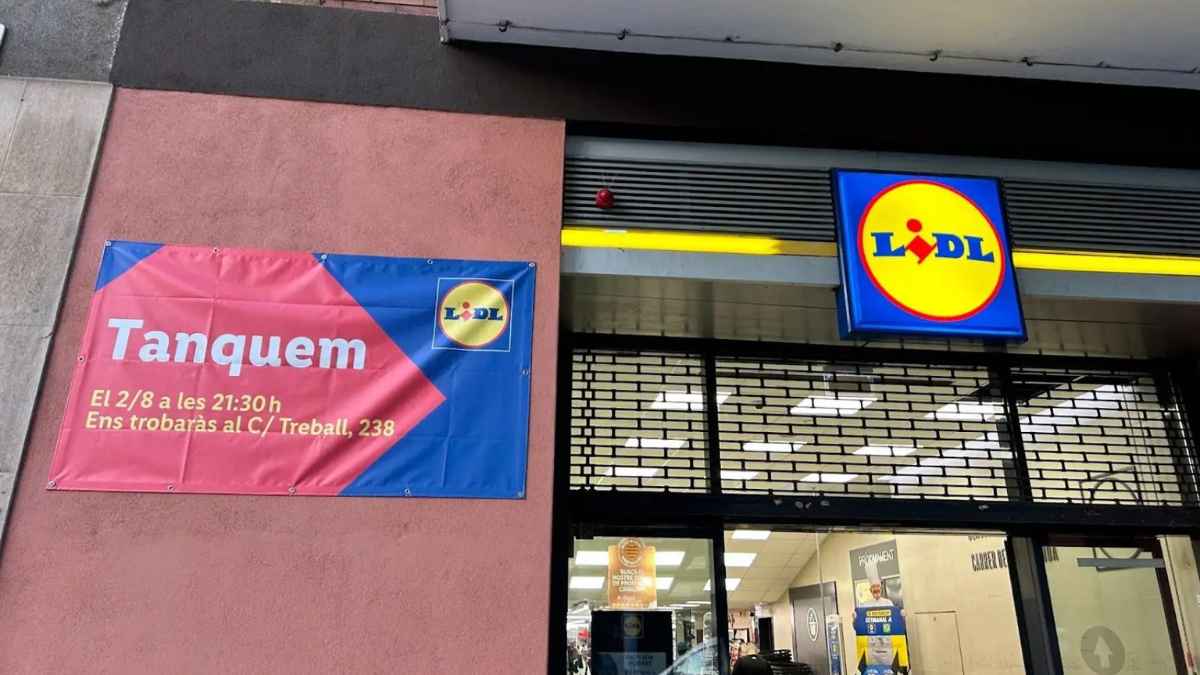 Cierre definitivo supermercado Lidl Bac de Roda Barcelona cartel informativo