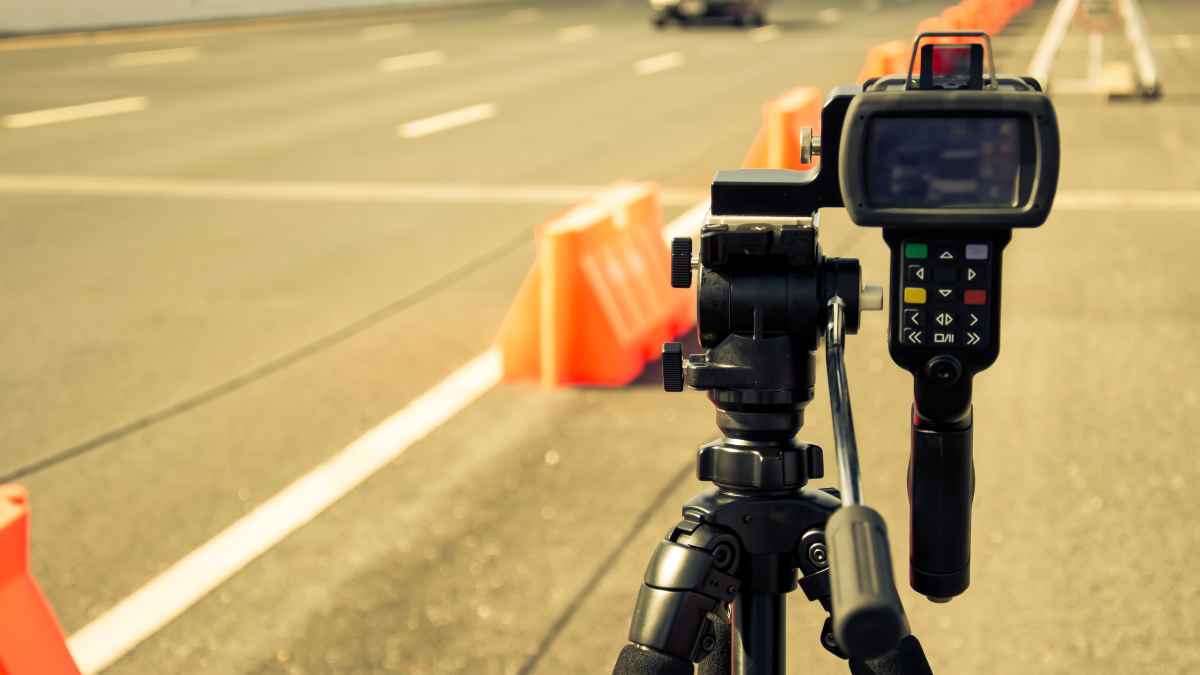 Radar móvil en carretera cuyas multas han sido declaradas ilegales por juzgados españoles
