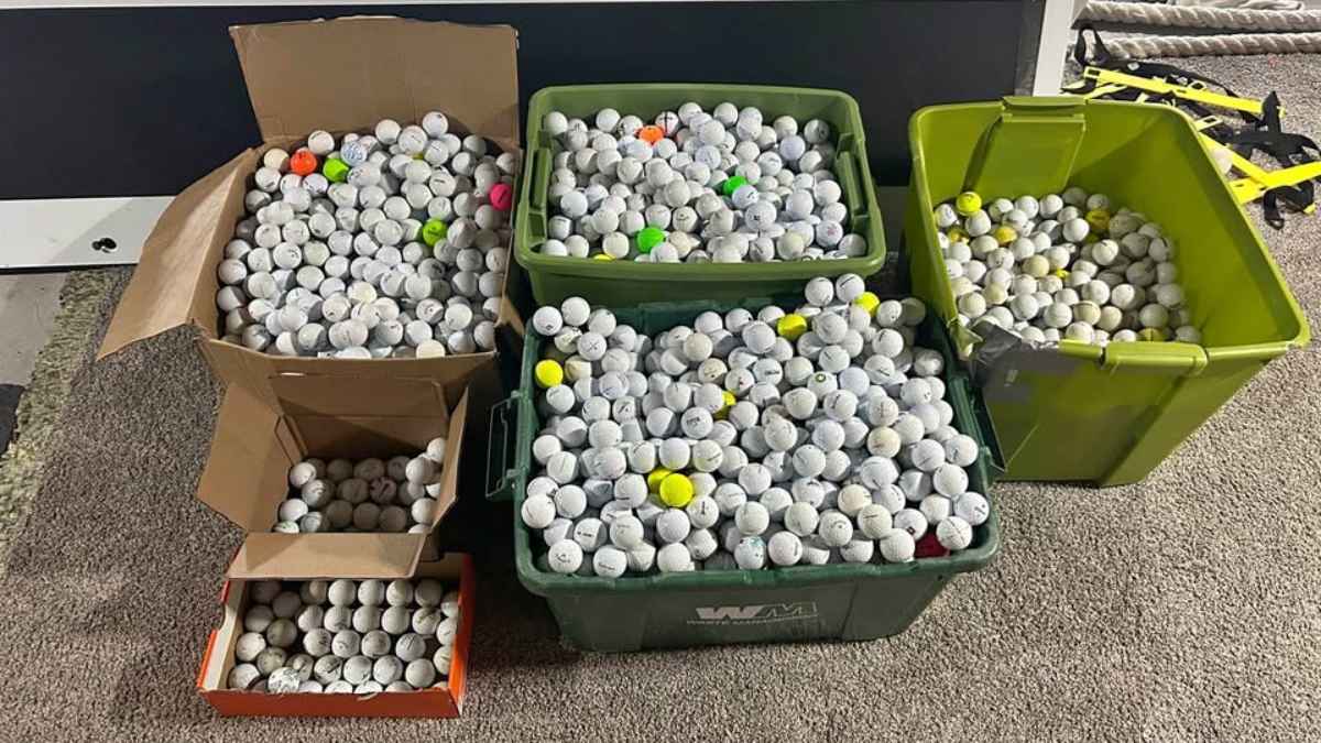 Colección de miles de pelotas de golf recuperadas del fondo de un estanque durante 20 años