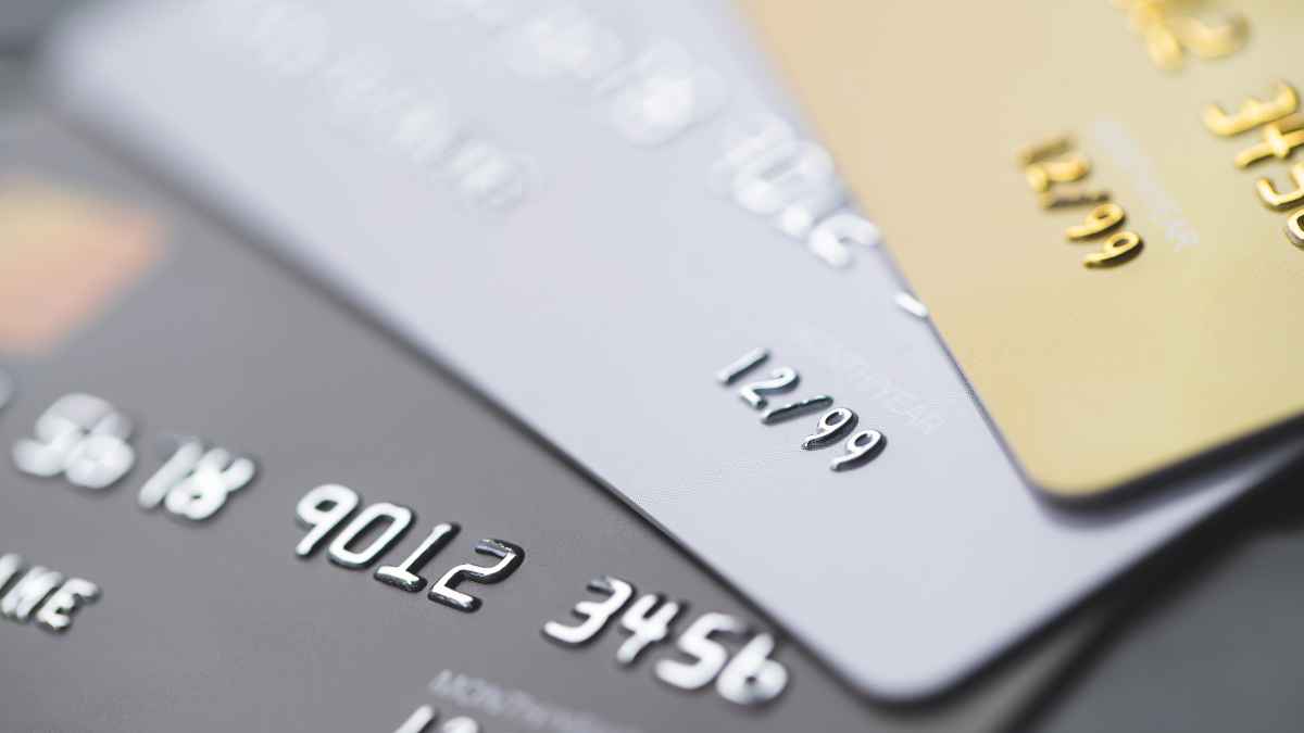 Tarjetas bancarias con PIN inseguro, riesgo de robo y pérdida de ahorros