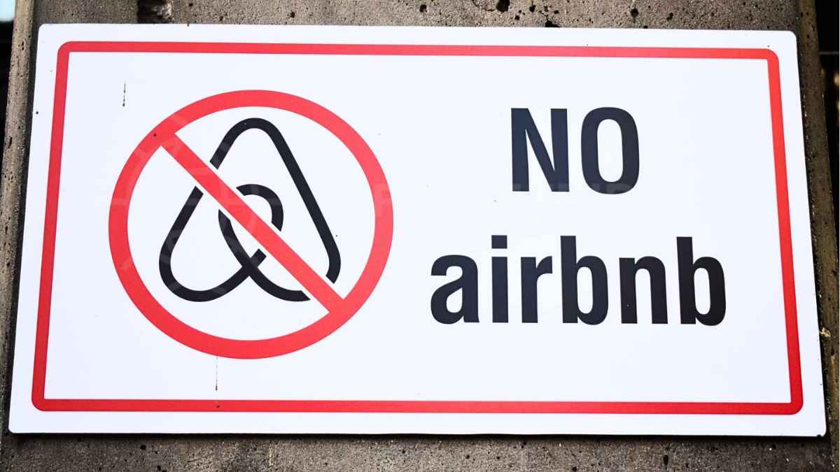 Cartel prohibido Airbnb por Registro Estatal de pisos turísticos